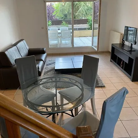 Apartment Duplex En Maison, Terrasse, Garage, Au Calme *