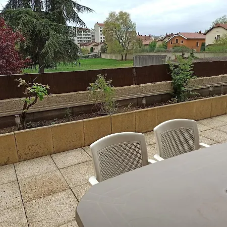 Duplex En Maison, Terrasse, Garage, Au Calme *