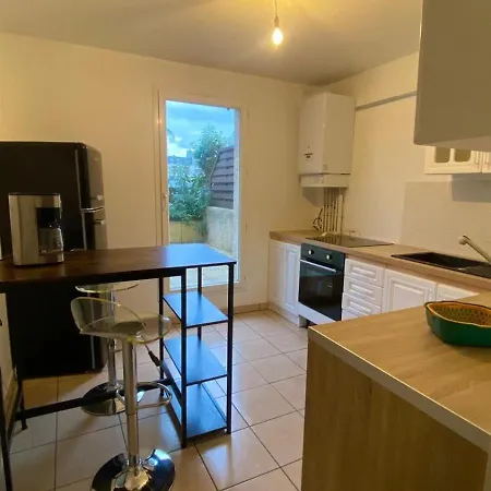 Duplex En Maison, Terrasse, Garage, Au Calme * Lyon