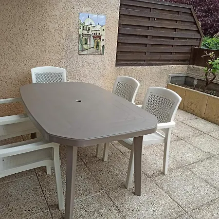 Duplex En Maison, Terrasse, Garage, Au Calme