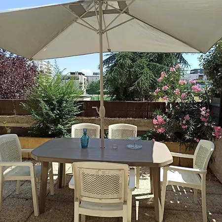 Duplex En Maison, Terrasse, Garage, Au Calme *