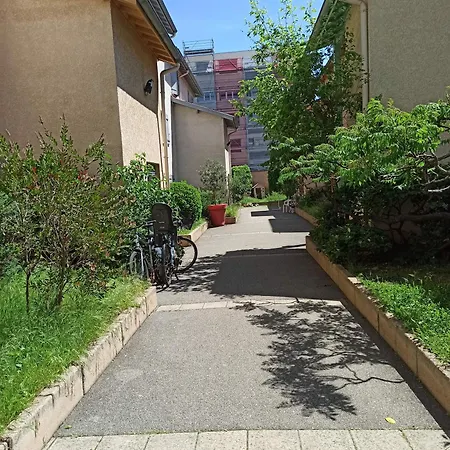 Апартаменты Duplex En Maison, Terrasse, Garage, Au Calme Лион