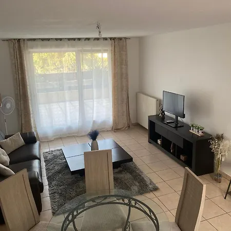 Duplex En Maison, Terrasse, Garage, Au Calme